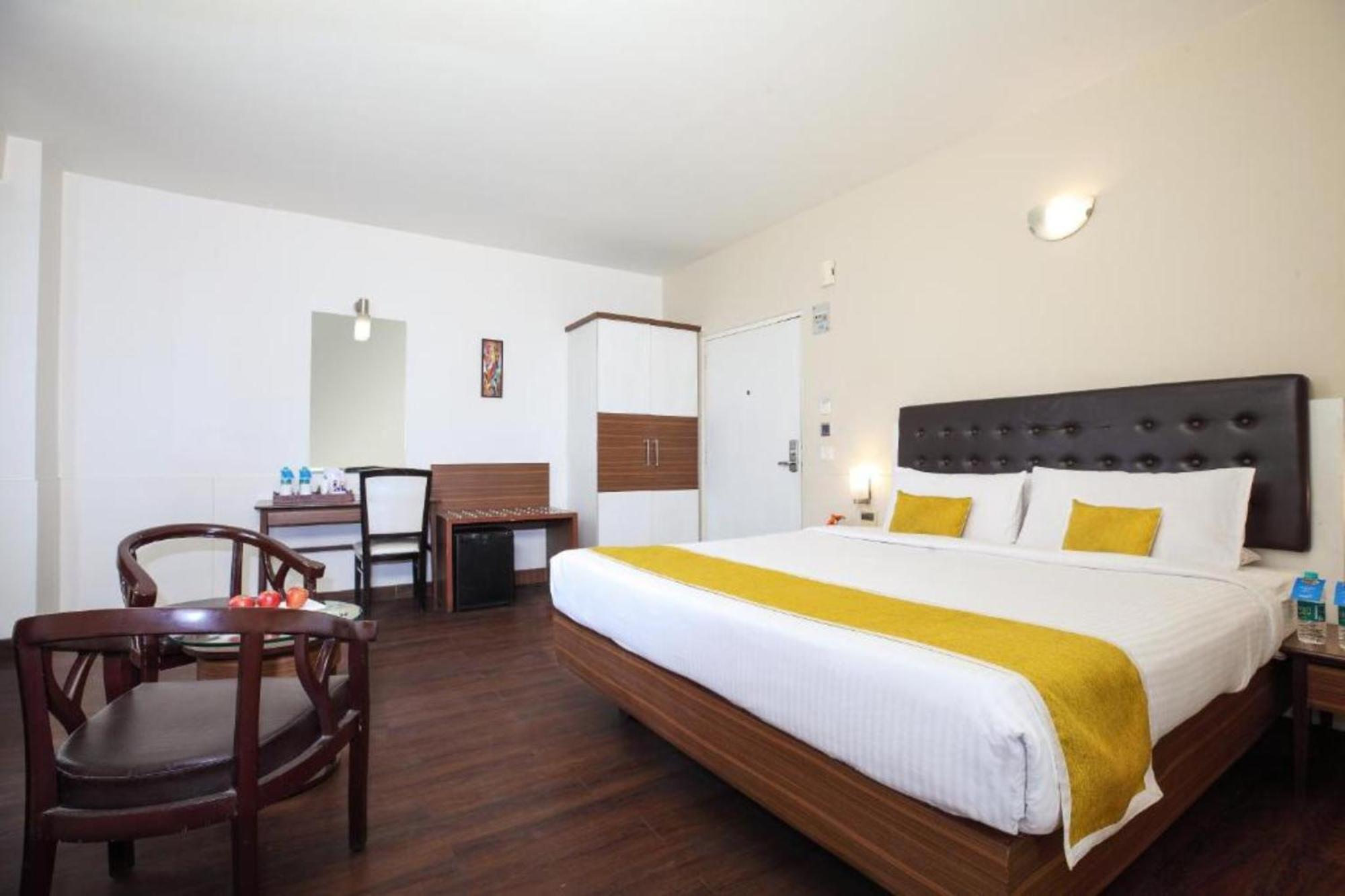 Hotel Avexia Premiere Agra Esterno foto