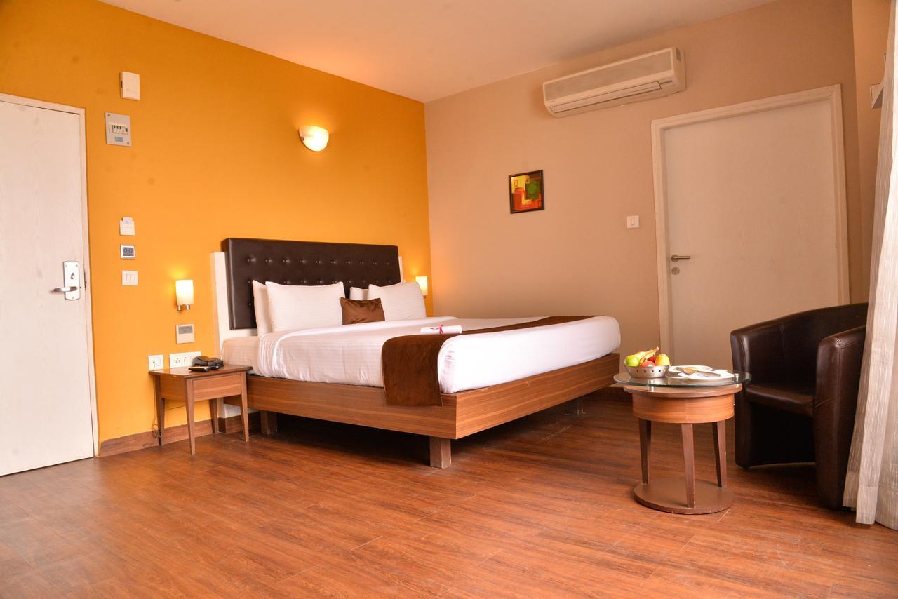 Hotel Avexia Premiere Agra Esterno foto