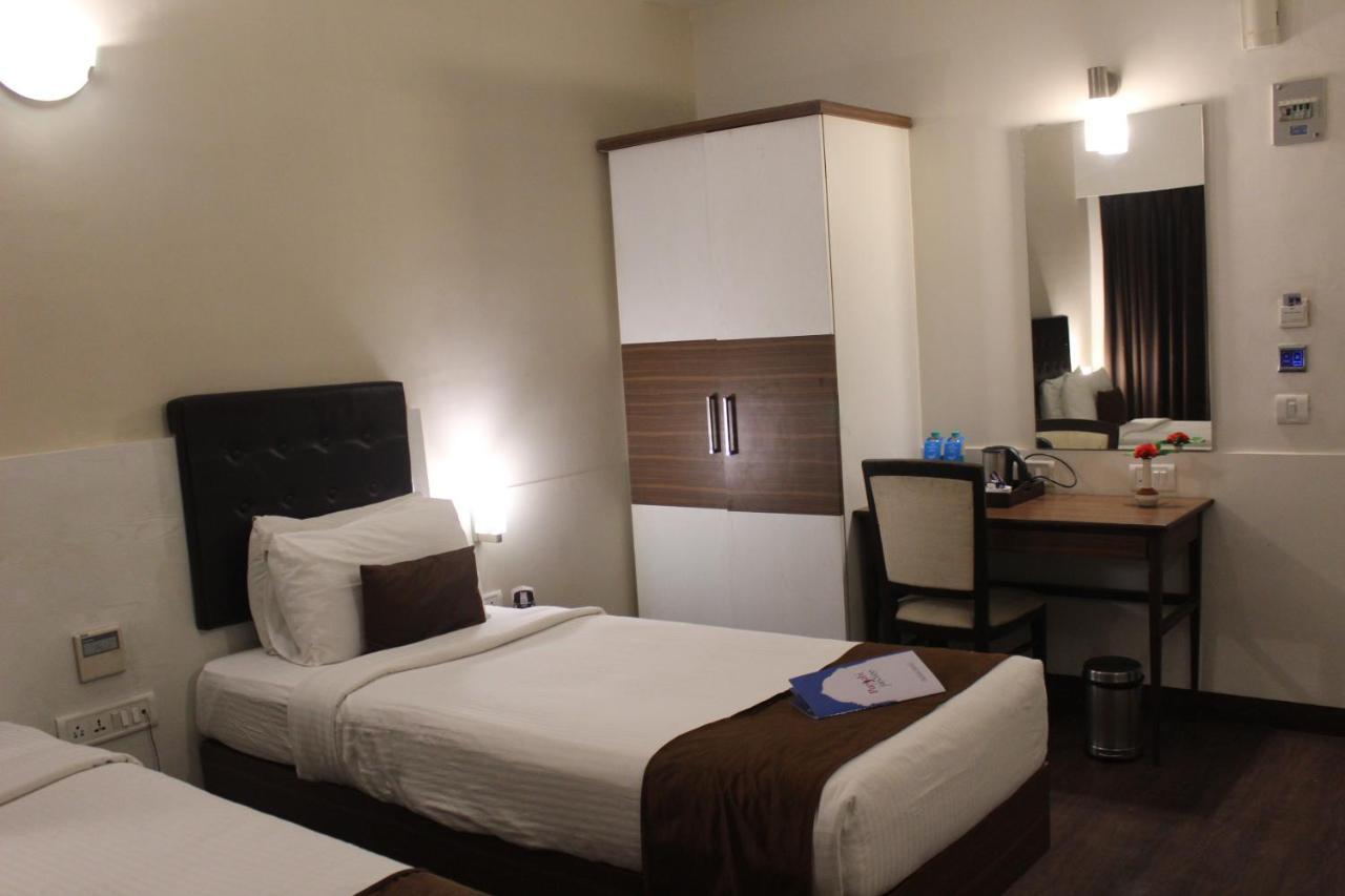 Hotel Avexia Premiere Agra Esterno foto
