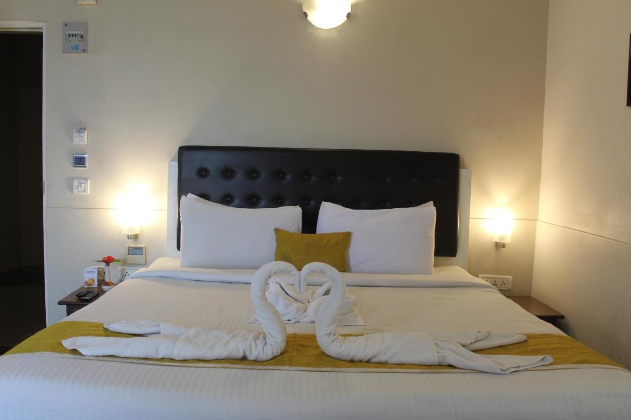 Hotel Avexia Premiere Agra Esterno foto