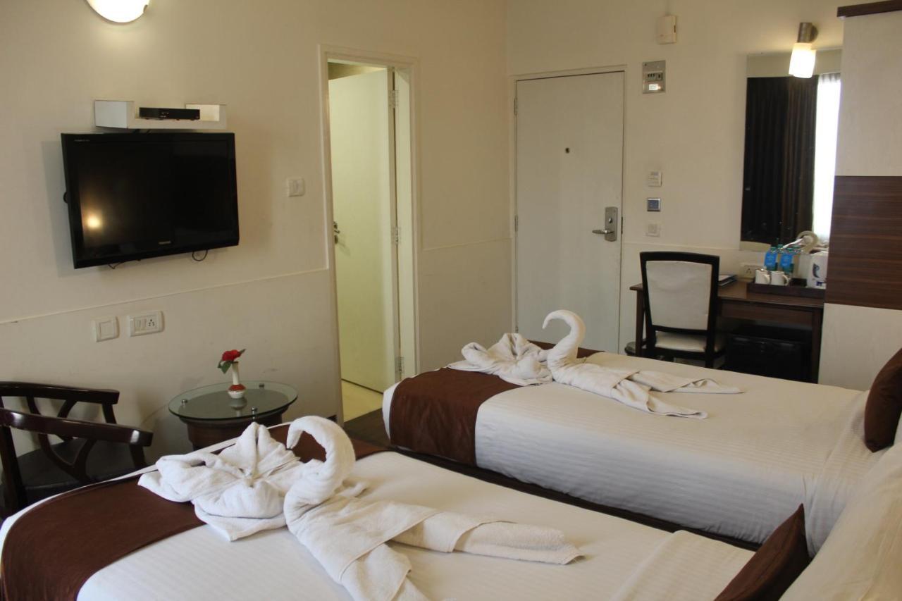 Hotel Avexia Premiere Agra Esterno foto